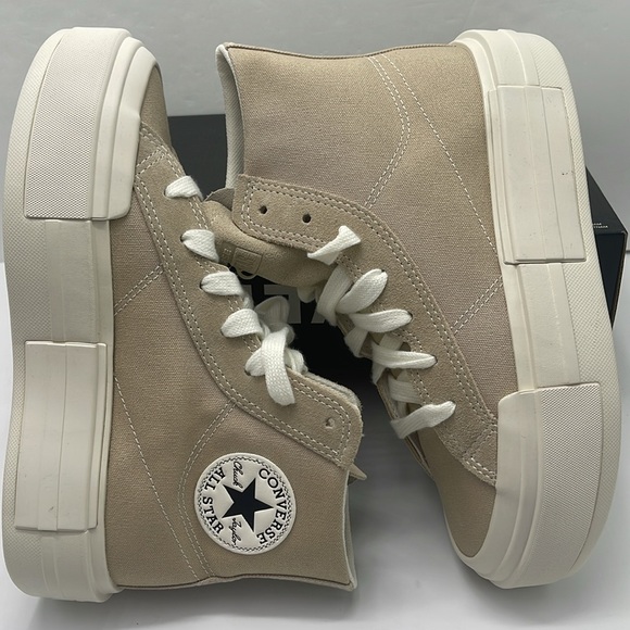 Converse WMNS Platform Sneakers A07209C
CTAS CRUISE HI
NUTTY GRANOLA/EGRET/BLACK - Picture 11 of 16
